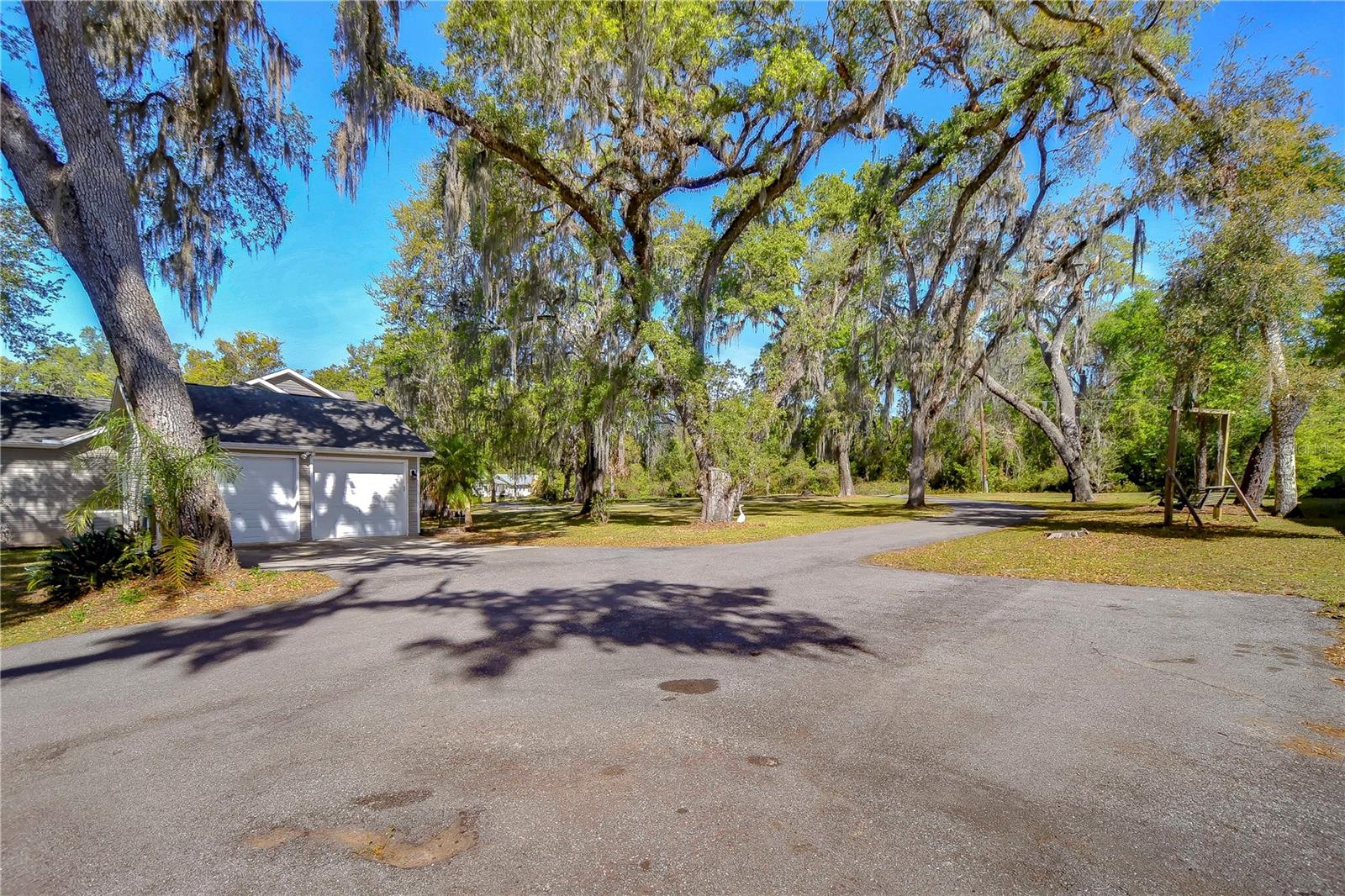 Listing photo id 40 for 37410 Dixie Avenue