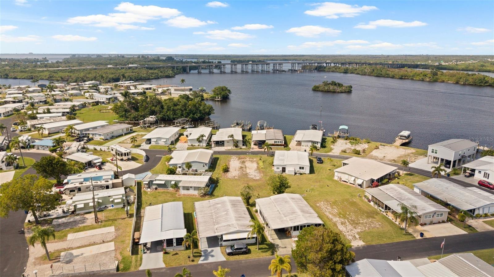 Image 4 of 17 For 362 Shoreland Drive