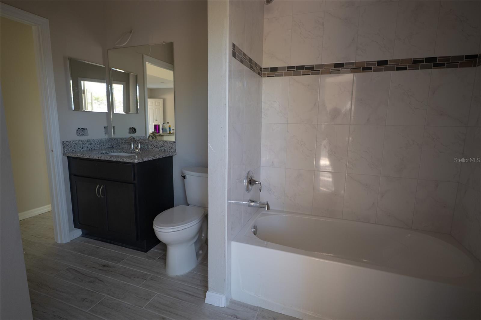 Image 18 of 24 For 8102 Voyager Drive