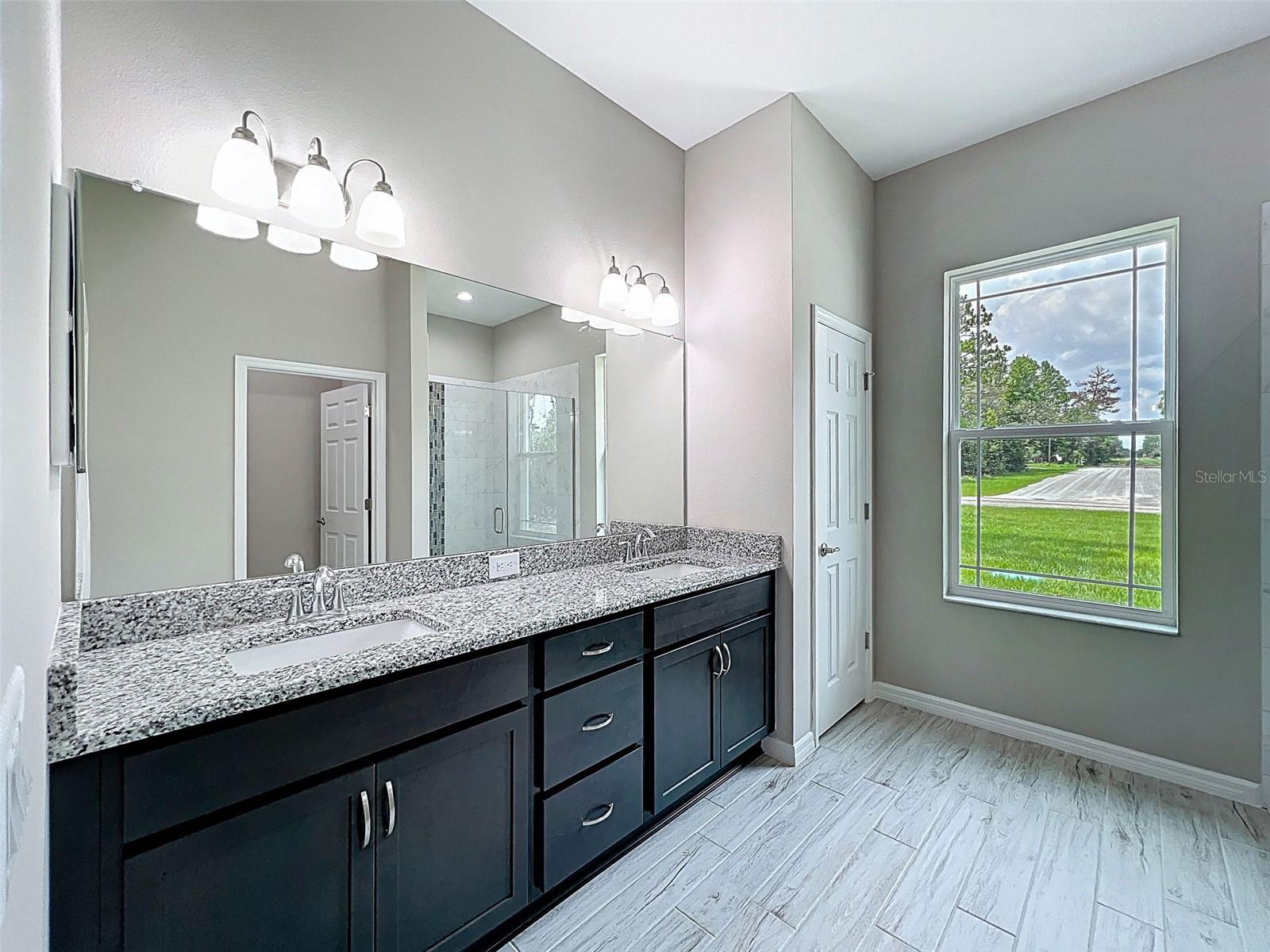 Listing photo id 26 for 8102 Voyager Drive