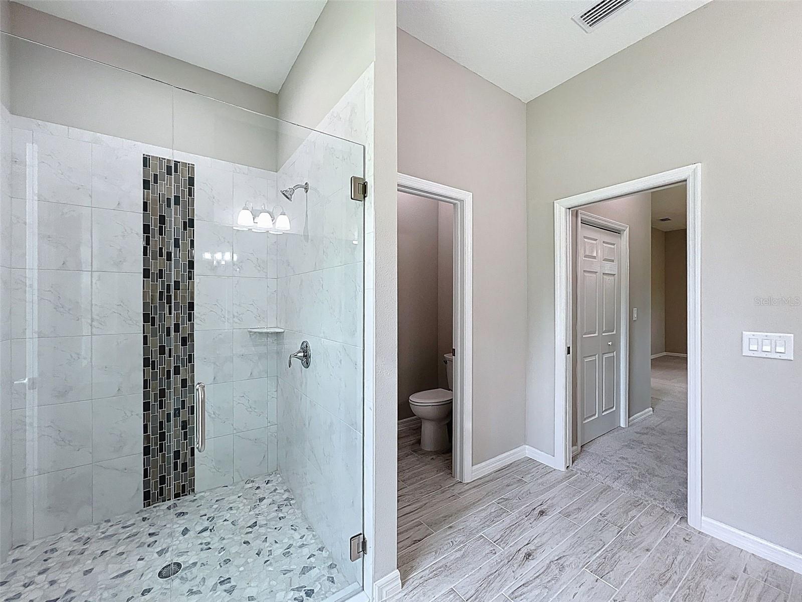 Listing photo id 28 for 8102 Voyager Drive