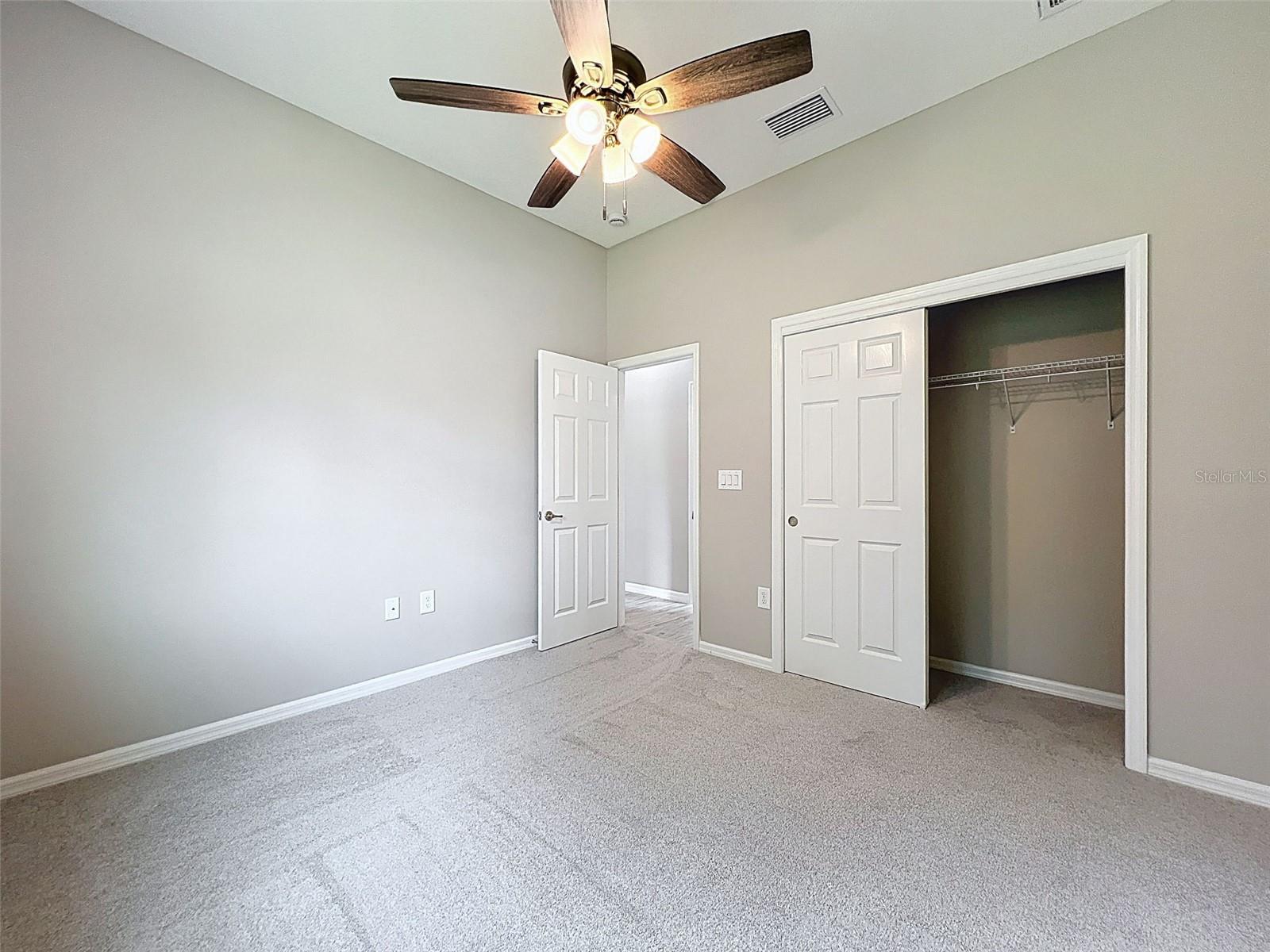 Listing photo id 31 for 8102 Voyager Drive