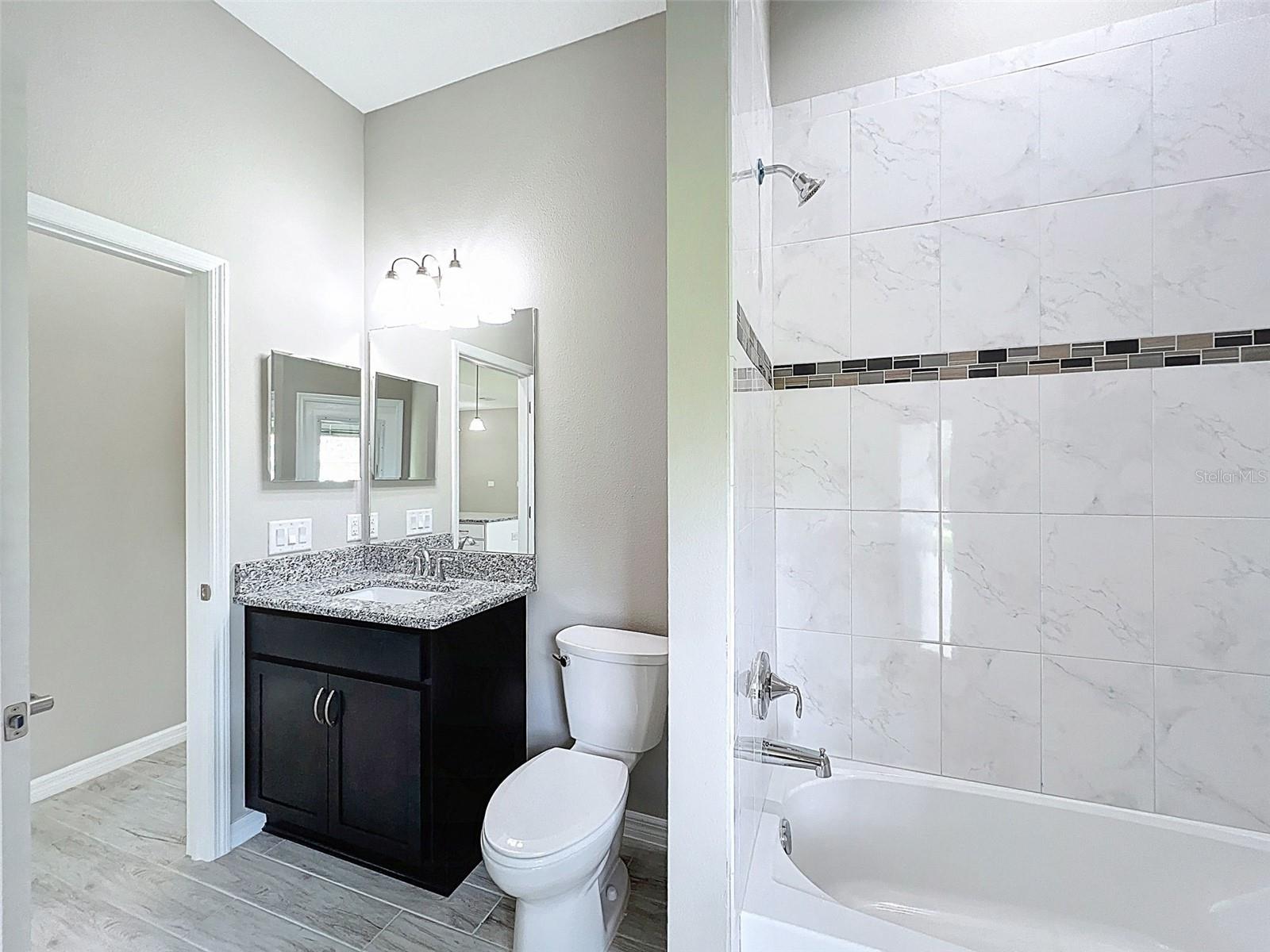 Listing photo id 32 for 8102 Voyager Drive
