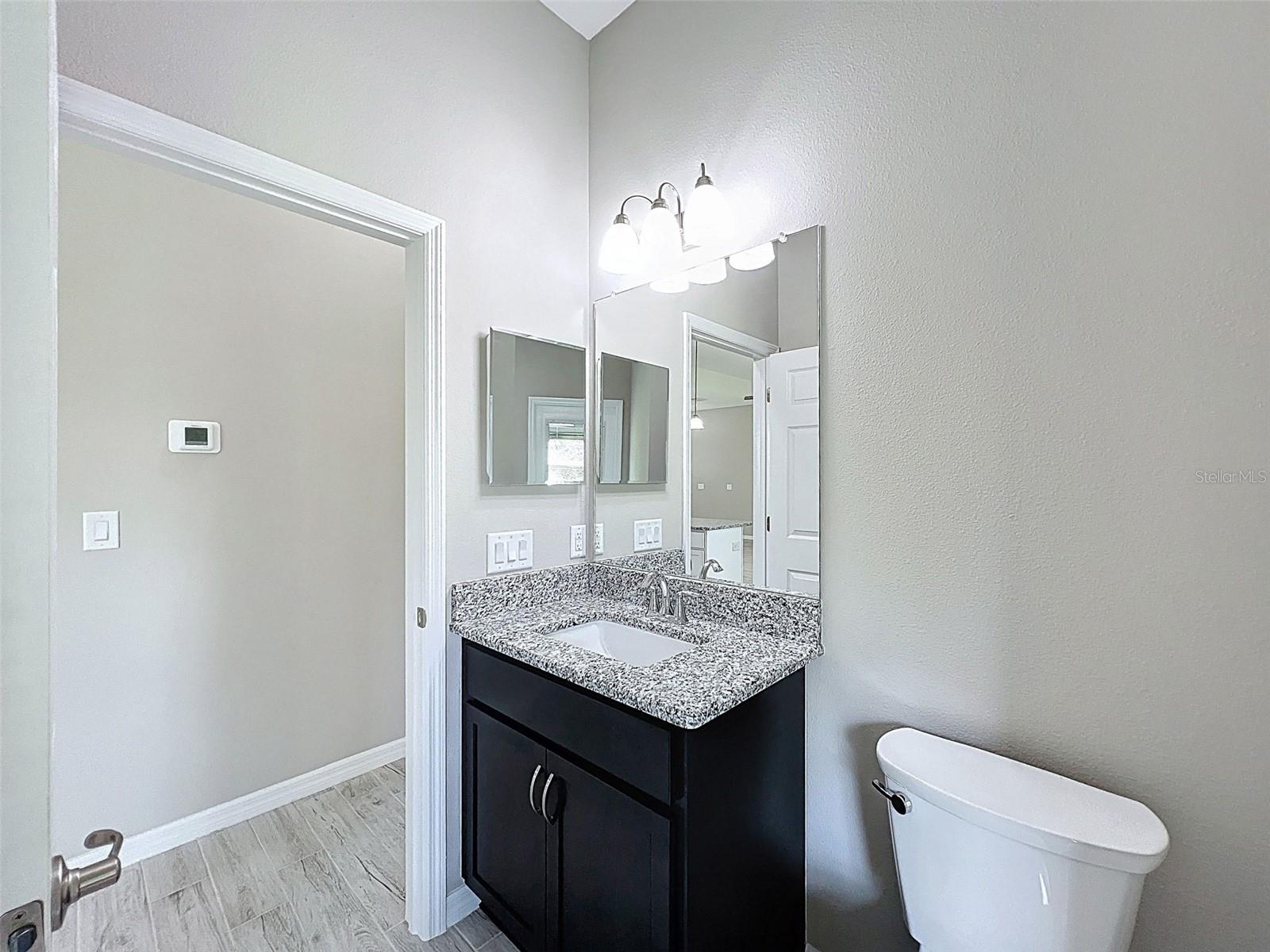 Listing photo id 33 for 8102 Voyager Drive