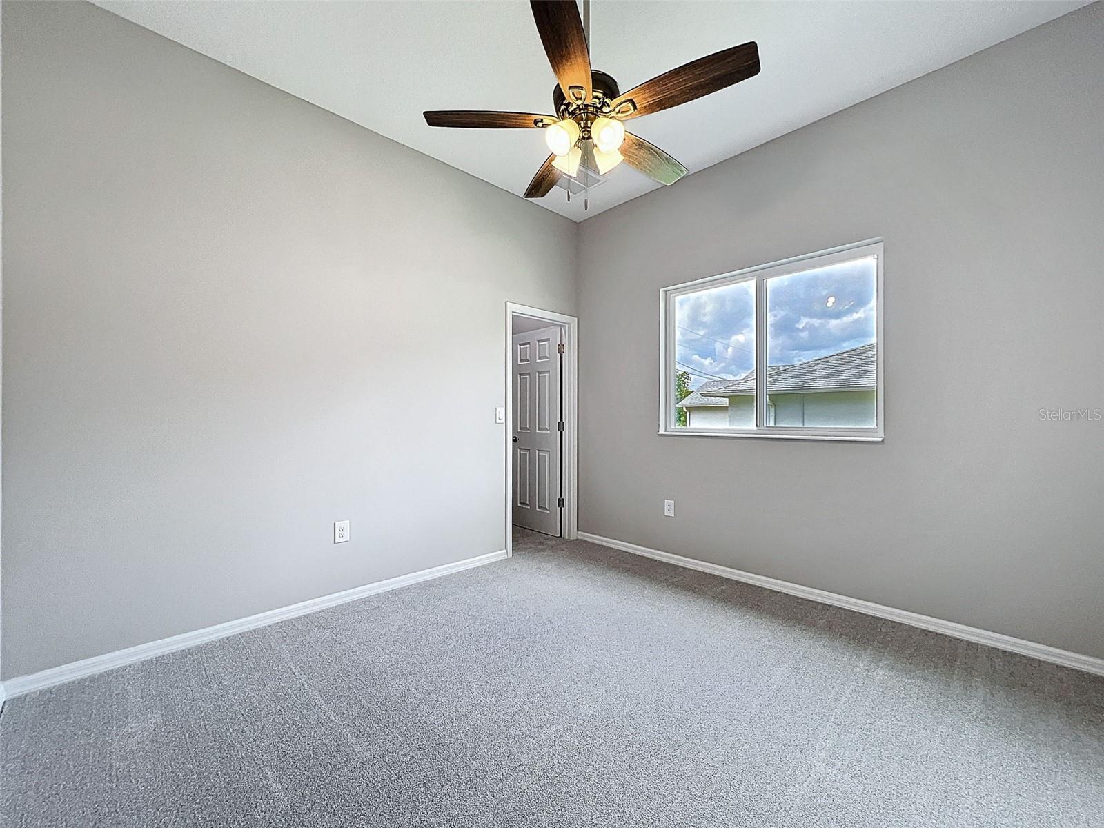 Listing photo id 34 for 8102 Voyager Drive