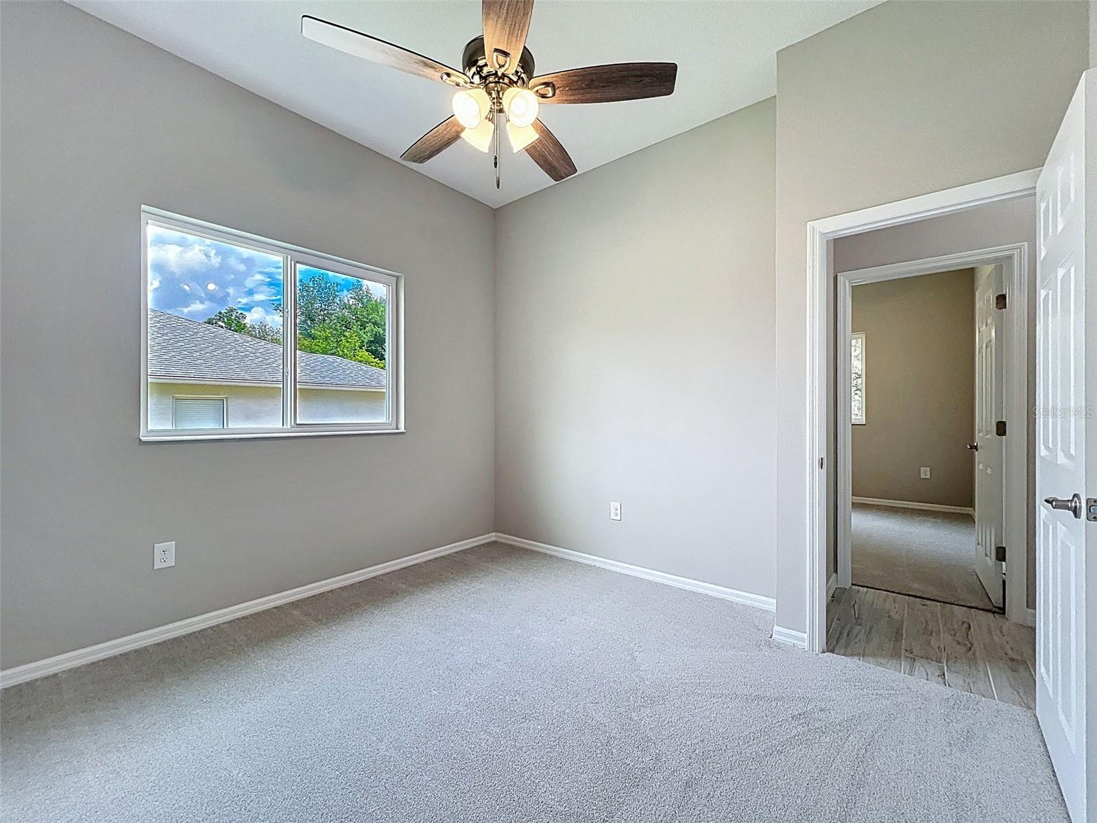Listing photo id 37 for 8102 Voyager Drive