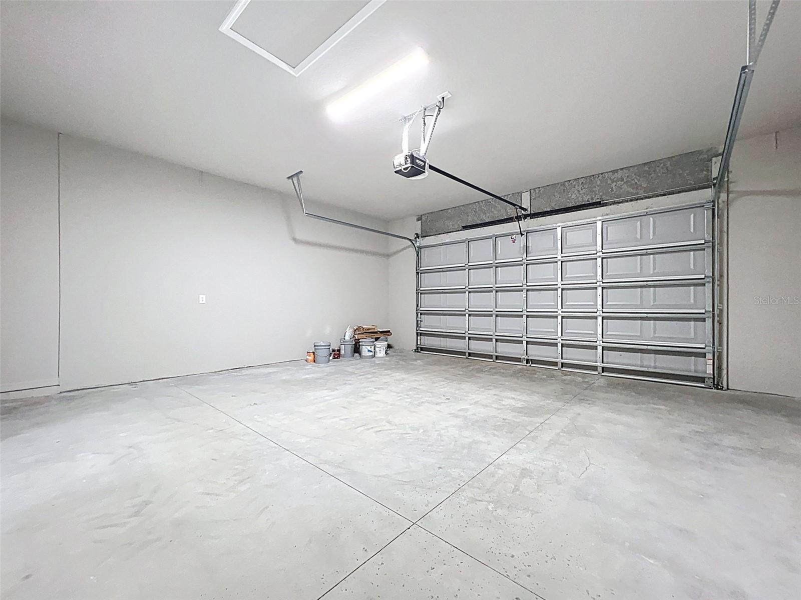 Listing photo id 42 for 8102 Voyager Drive