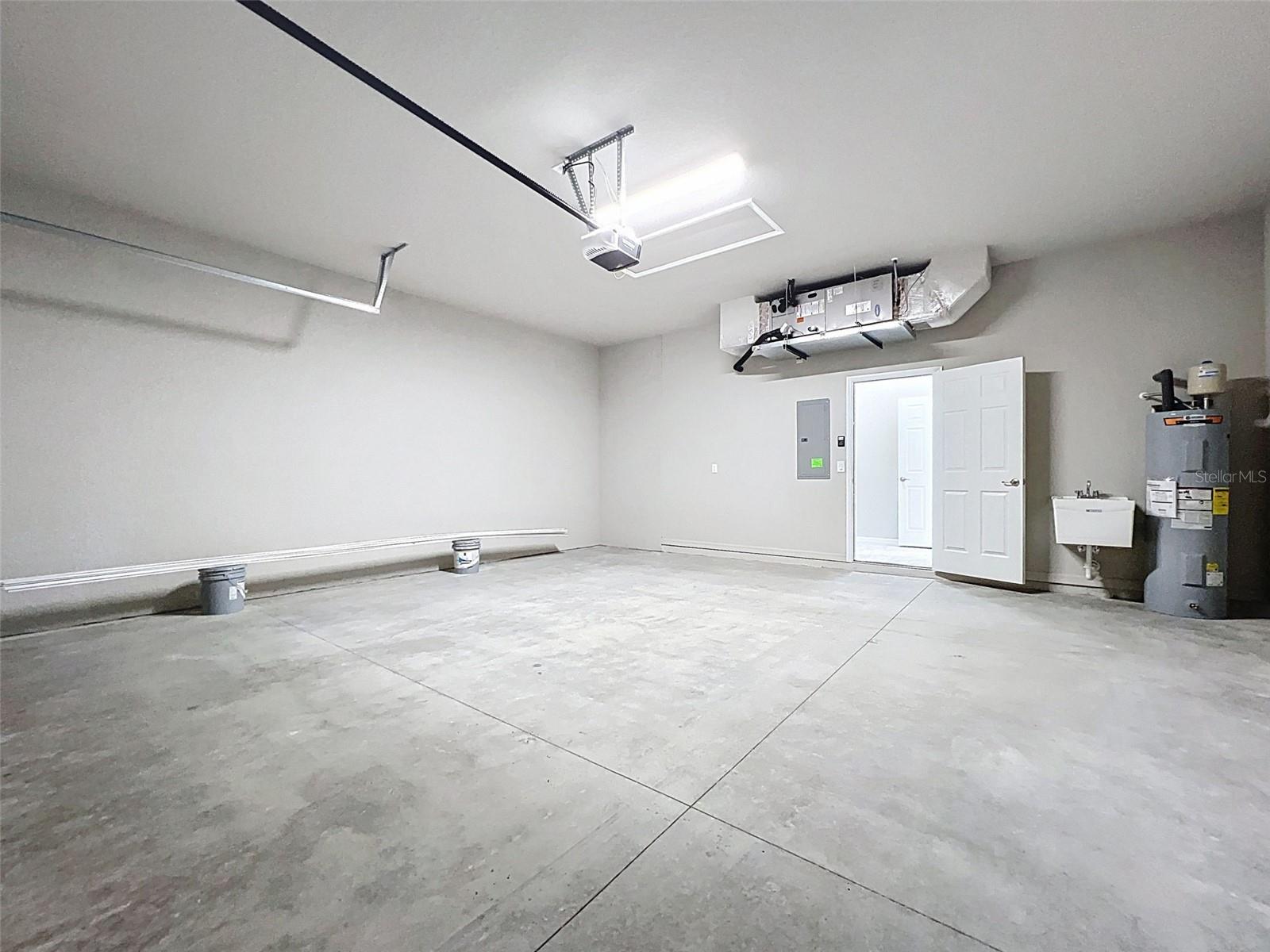Listing photo id 43 for 8102 Voyager Drive