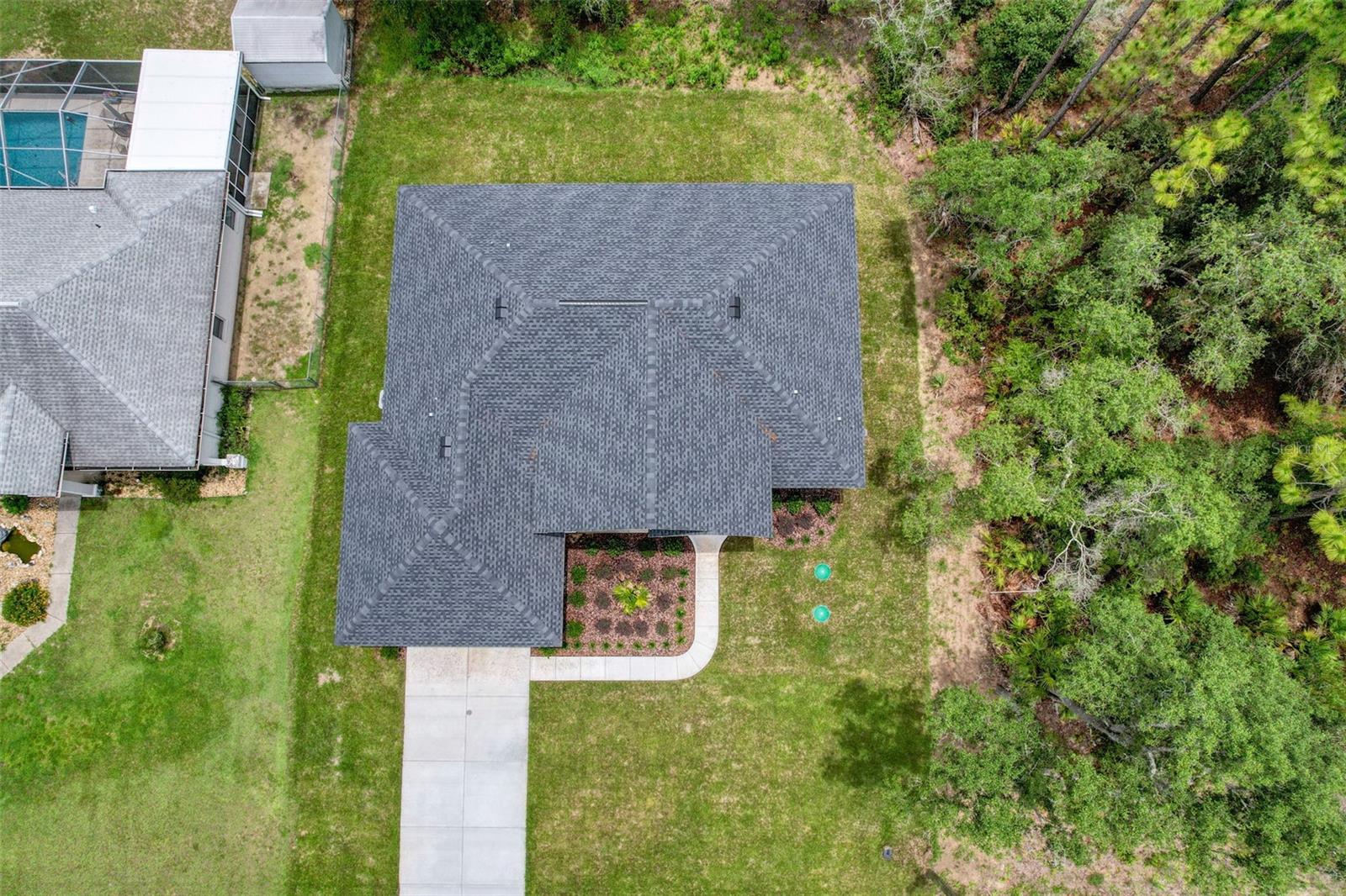 Listing photo id 44 for 8102 Voyager Drive