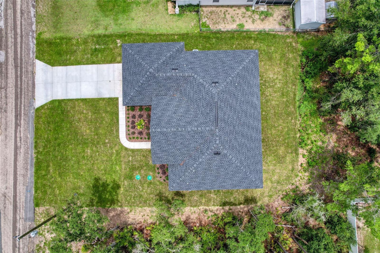 Listing photo id 45 for 8102 Voyager Drive