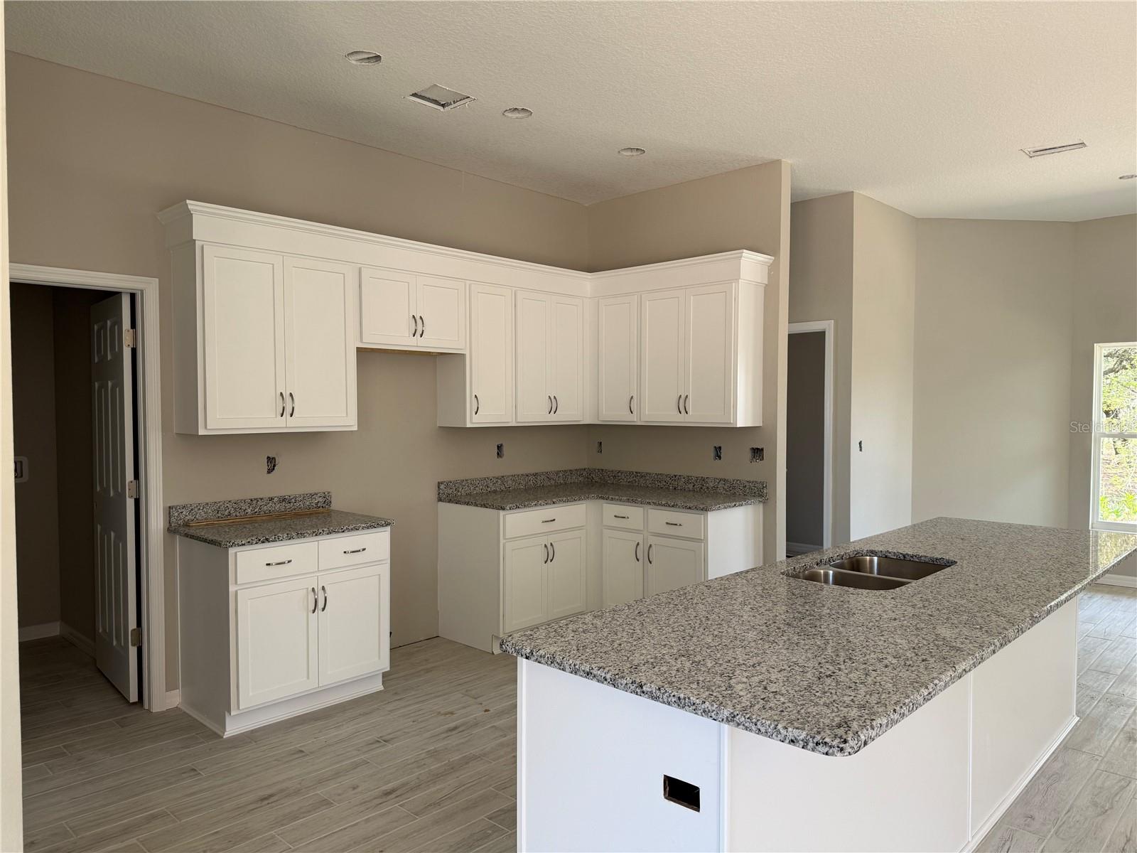 Image 7 of 24 For 8102 Voyager Drive
