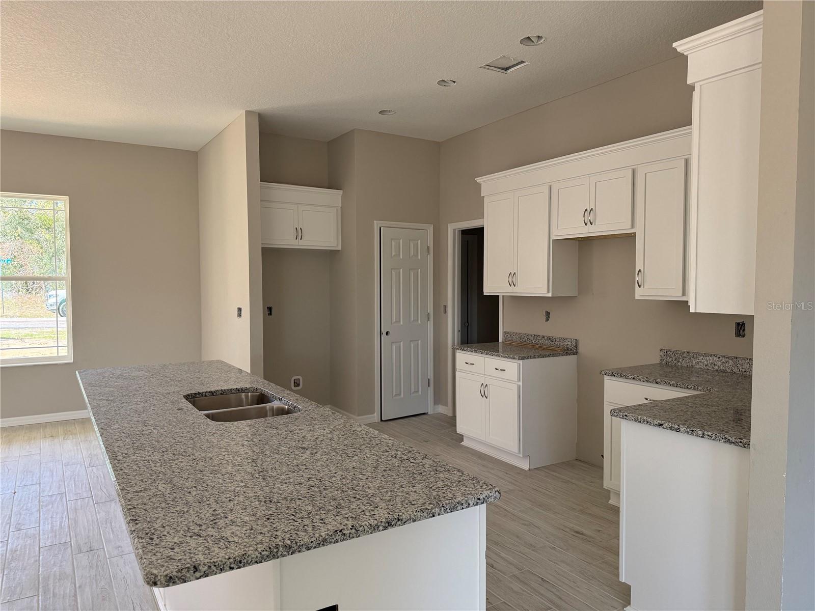 Image 9 of 24 For 8102 Voyager Drive
