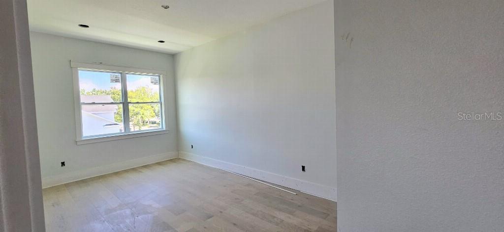 Image 15 of 18 For 1405 50th Avenue N
