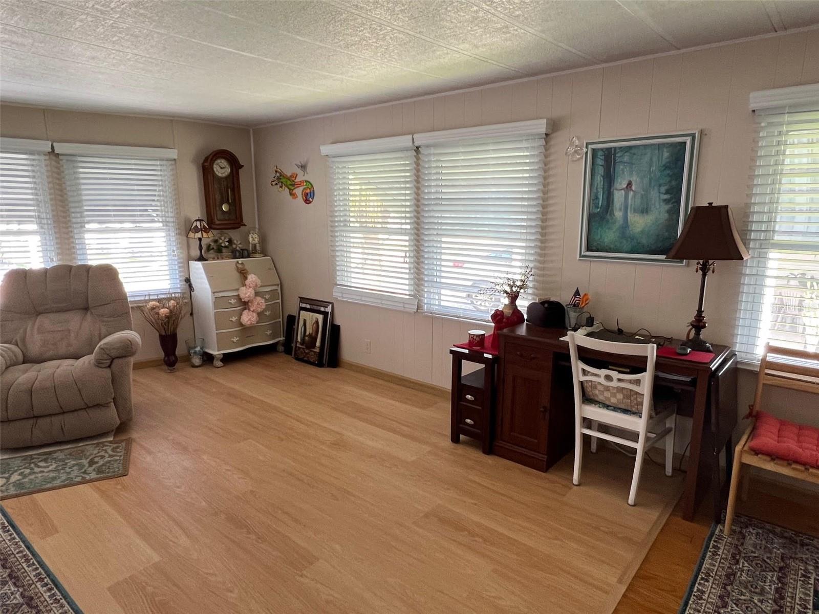 Image 16 of 37 For 709 Sugar Palm Street