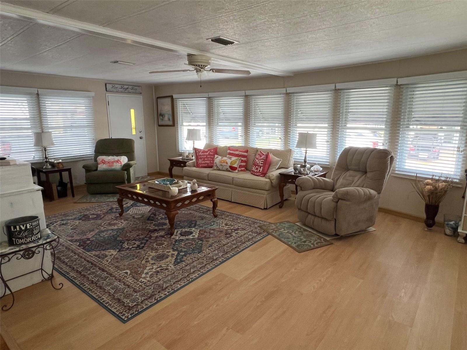 Image 17 of 37 For 709 Sugar Palm Street