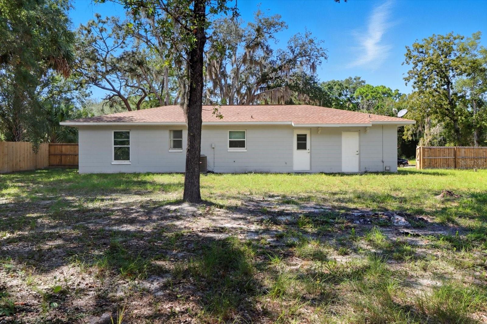 Listing photo id 31 for 2951 Carleen Terrace