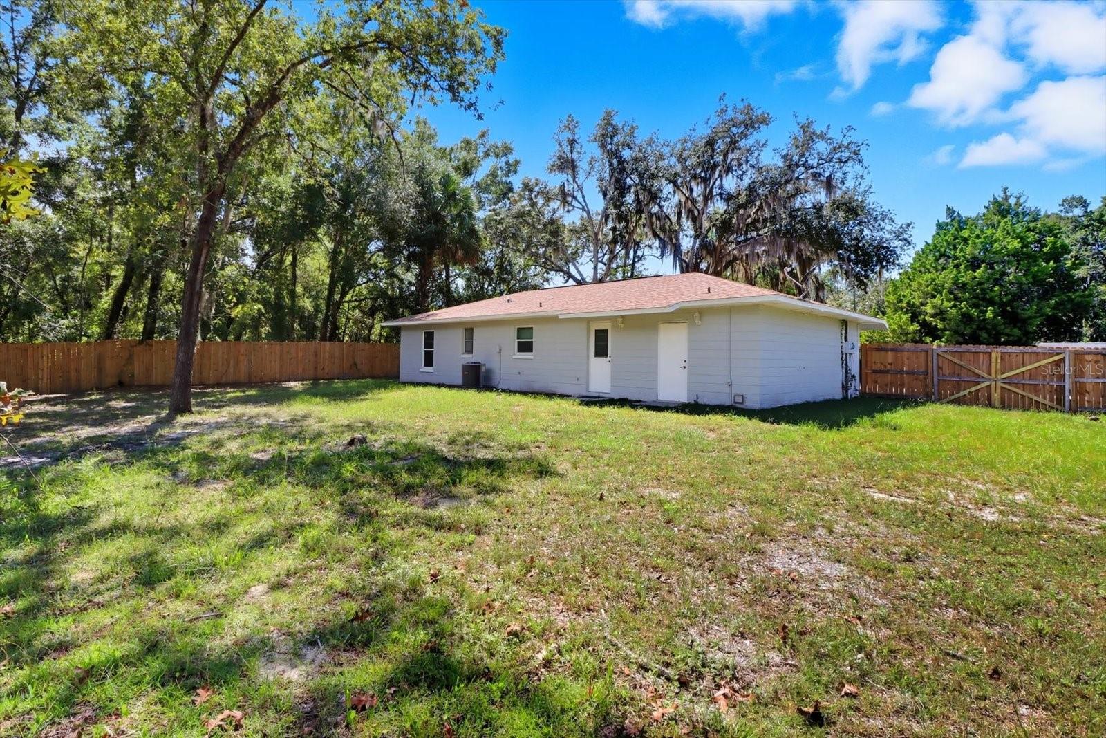Listing photo id 32 for 2951 Carleen Terrace