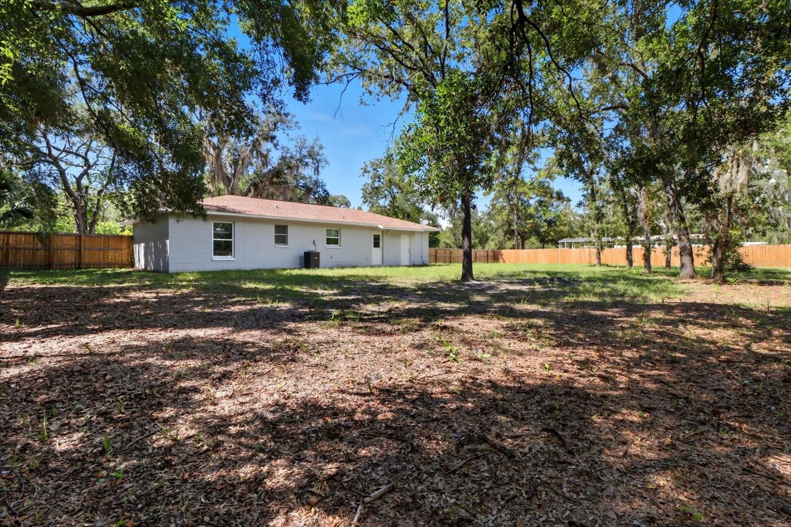 Listing photo id 33 for 2951 Carleen Terrace