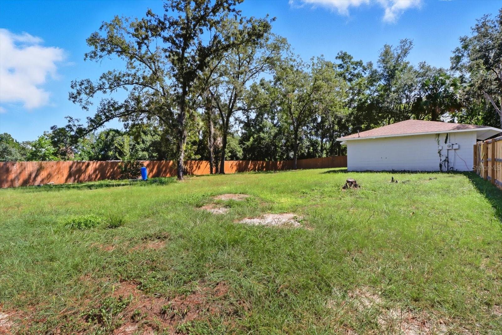 Listing photo id 34 for 2951 Carleen Terrace