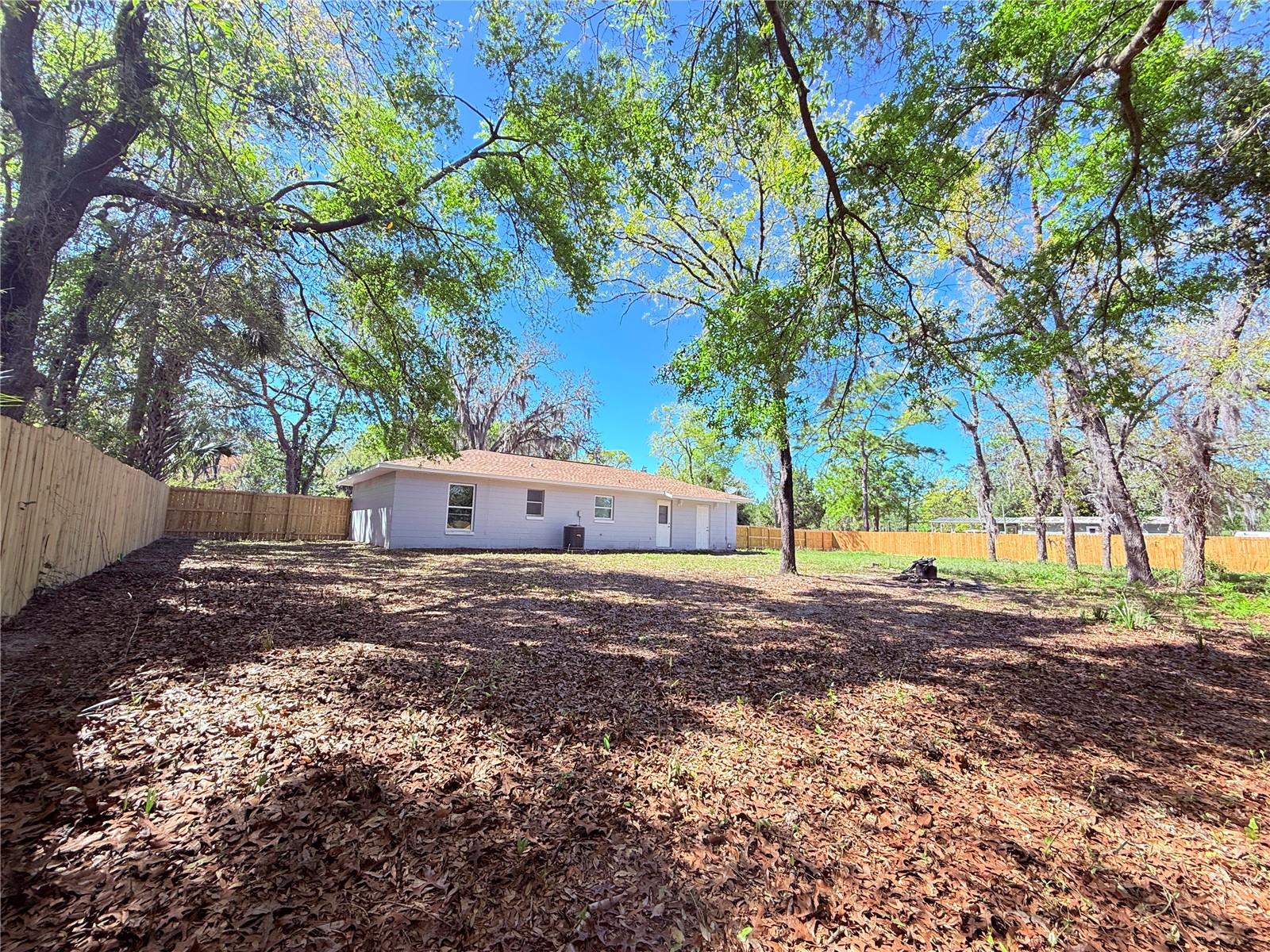 Listing photo id 36 for 2951 Carleen Terrace