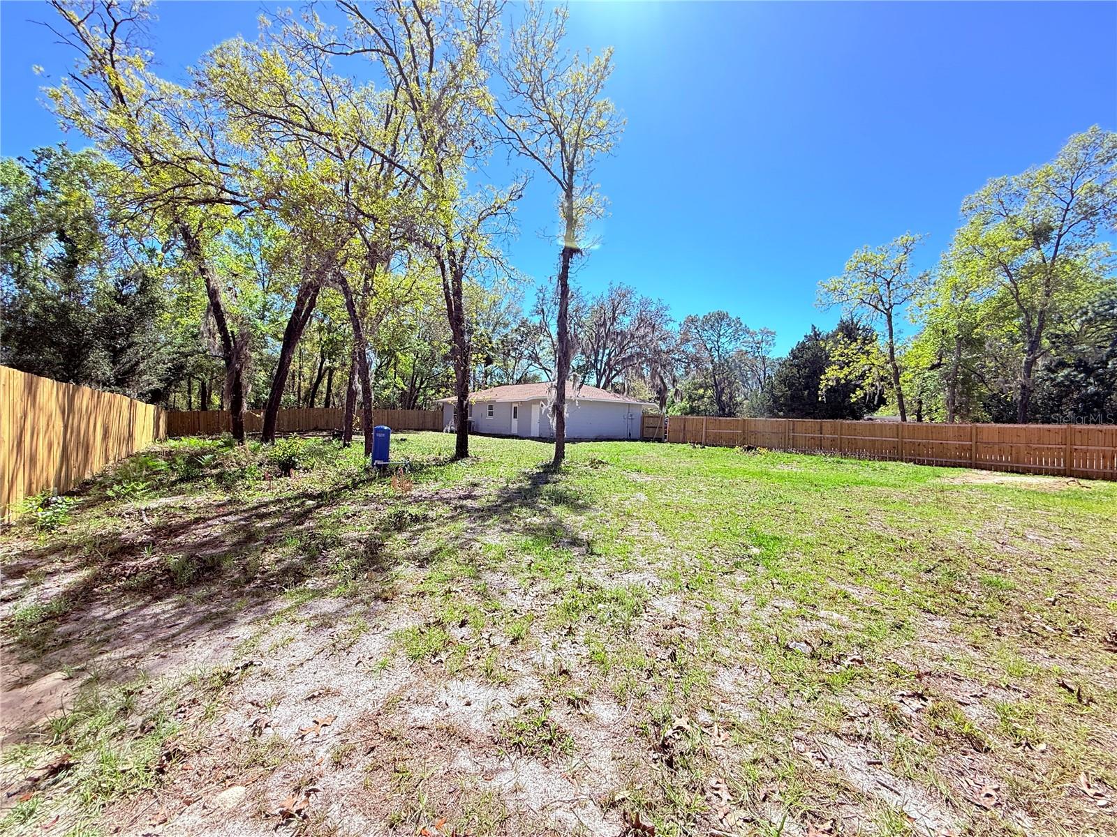Listing photo id 37 for 2951 Carleen Terrace