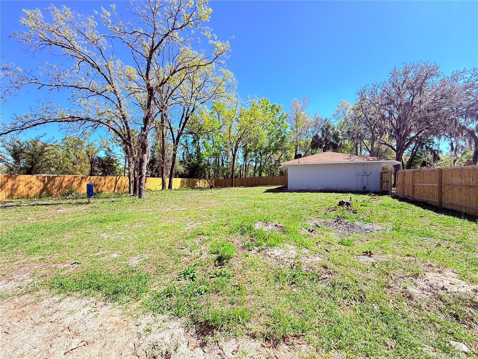 Listing photo id 38 for 2951 Carleen Terrace