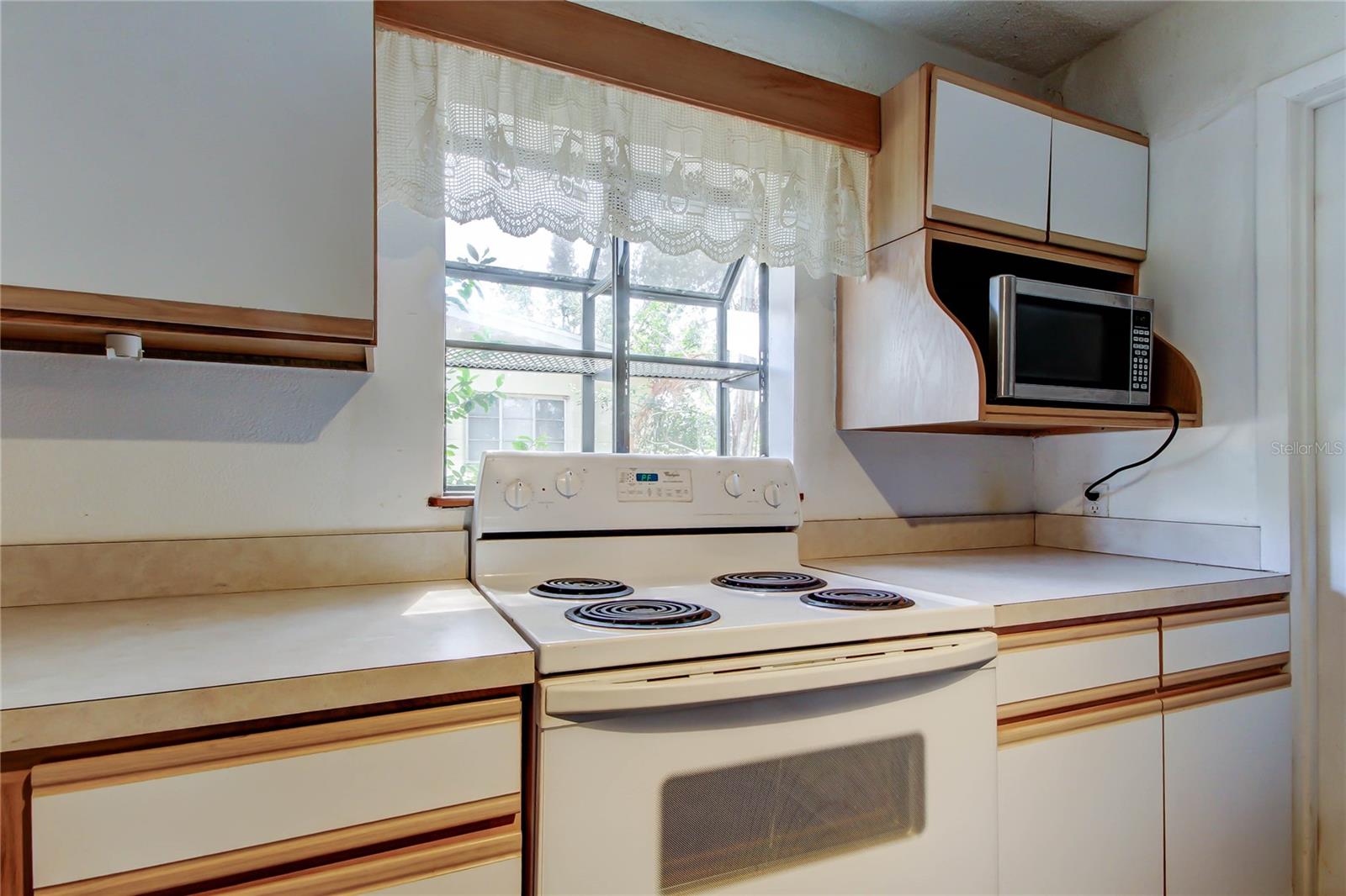 Image 13 of 39 For 10514 52nd Avenue N