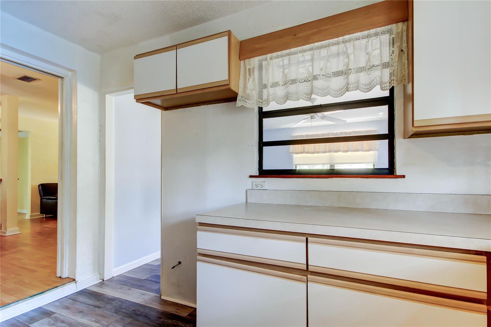 Image 14 of 39 For 10514 52nd Avenue N