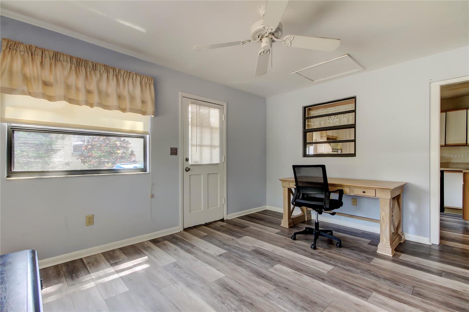 Image 20 of 39 For 10514 52nd Avenue N