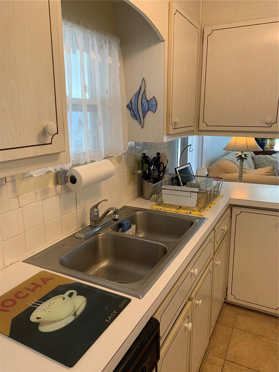 Listing photo id 8 for 10333 Lake Drive