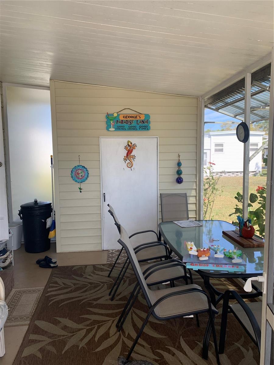 Listing photo id 4 for 10333 Lake Drive