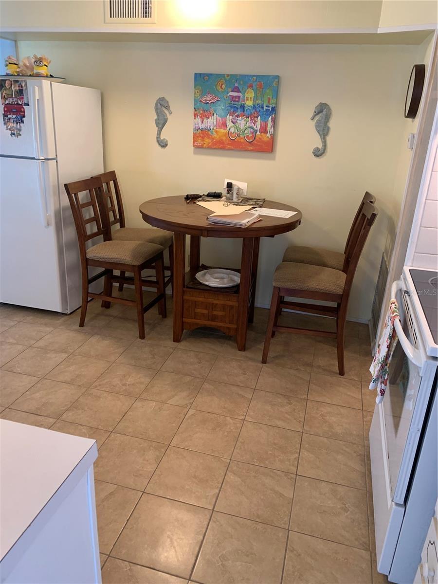 Listing photo id 5 for 10333 Lake Drive