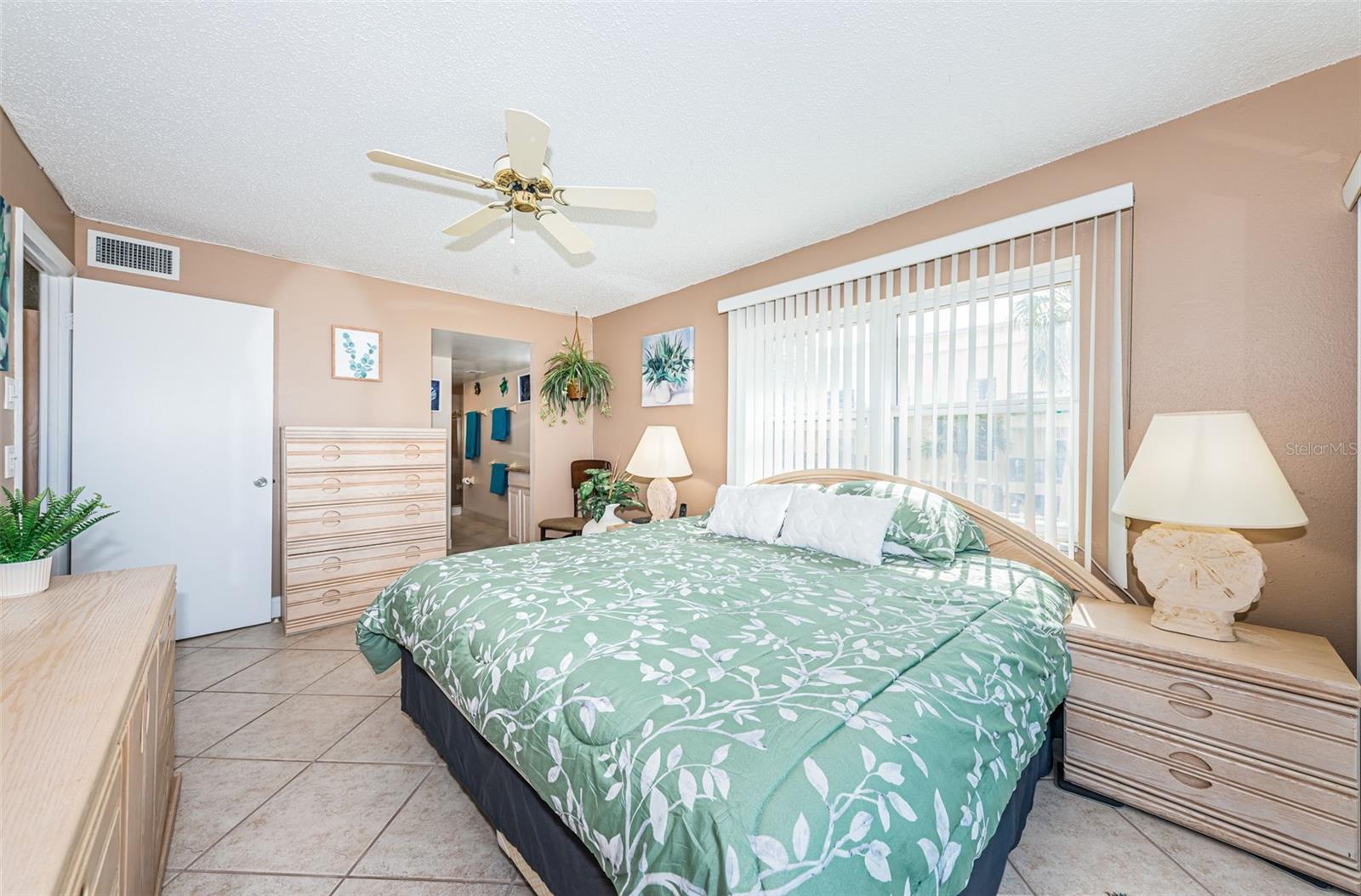 Image 18 of 47 For 13000 Gulf Boulevard 109
