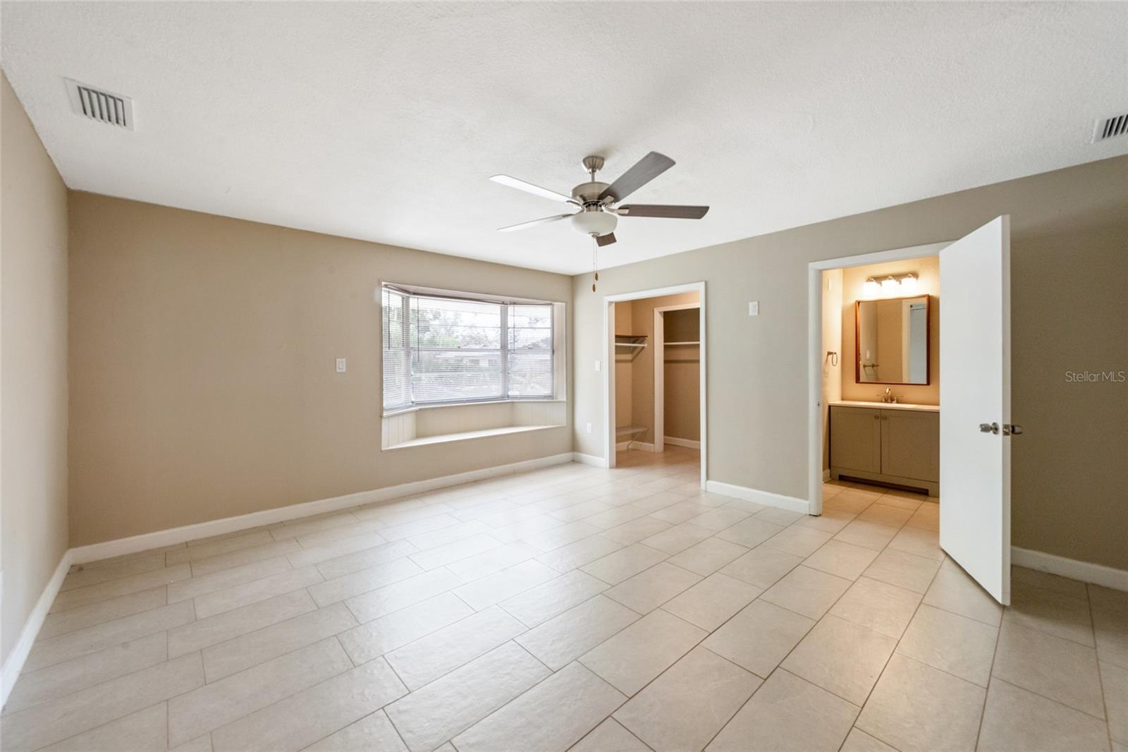 Image 36 of 41 For 904 Woodland Drive
