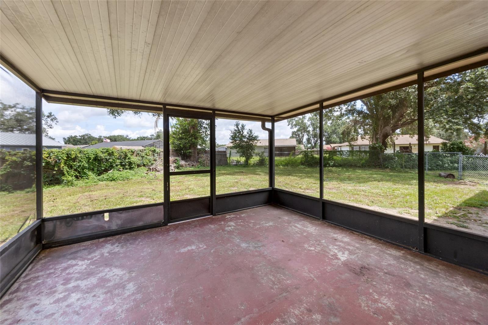 Image 37 of 41 For 904 Woodland Drive