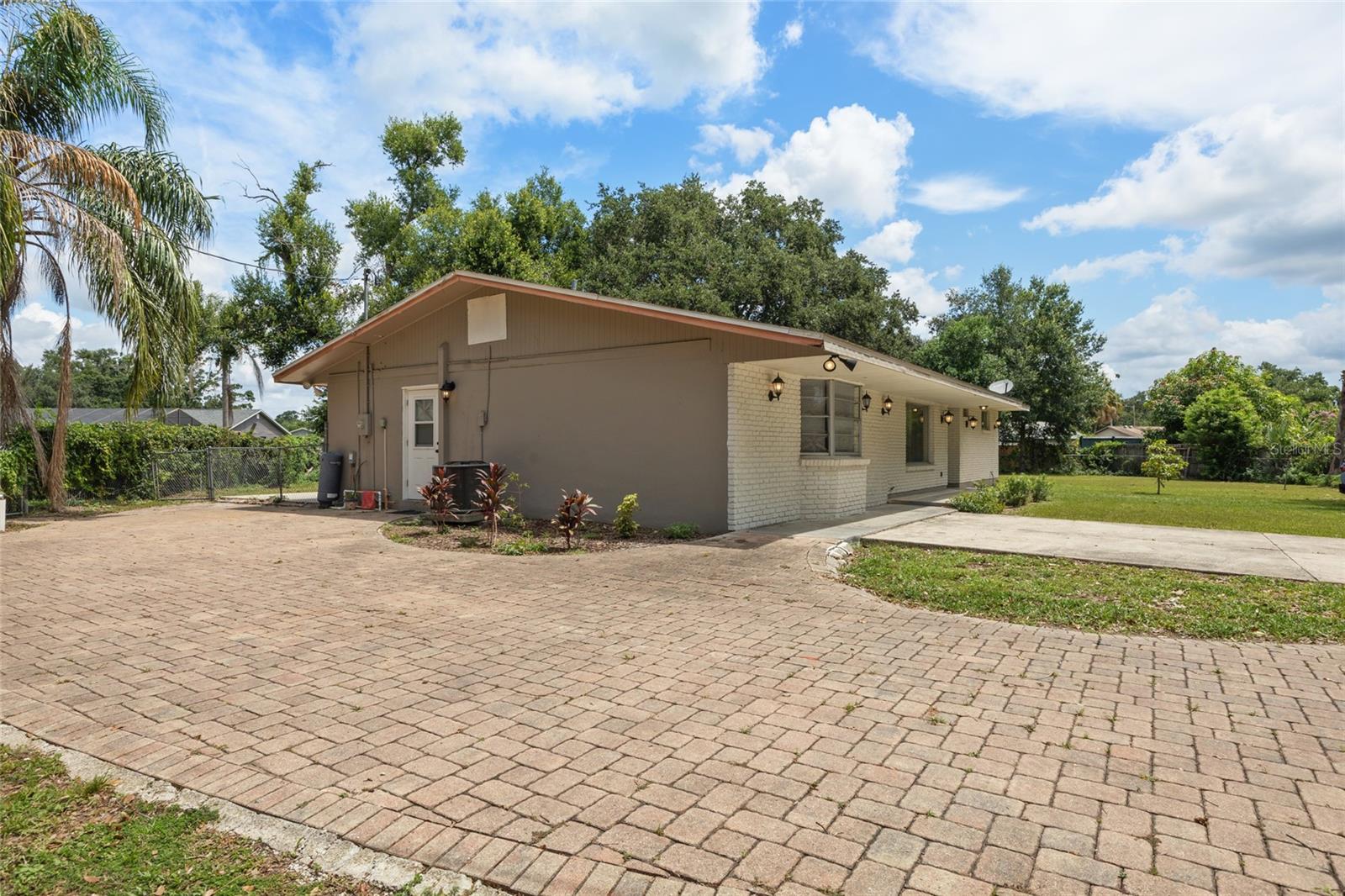 Image 40 of 41 For 904 Woodland Drive
