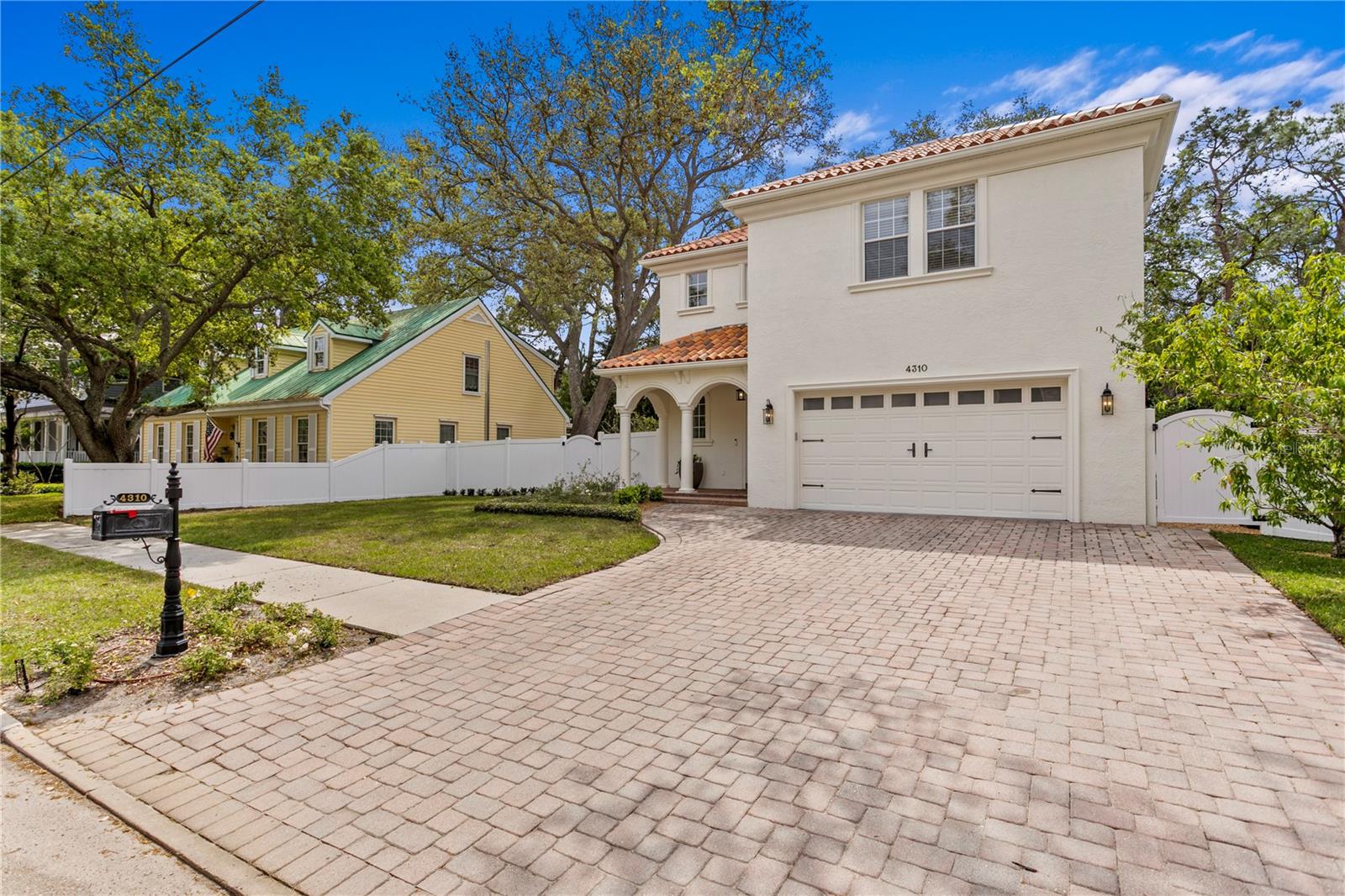 Listing photo id 58 for 4310 Sevilla Street