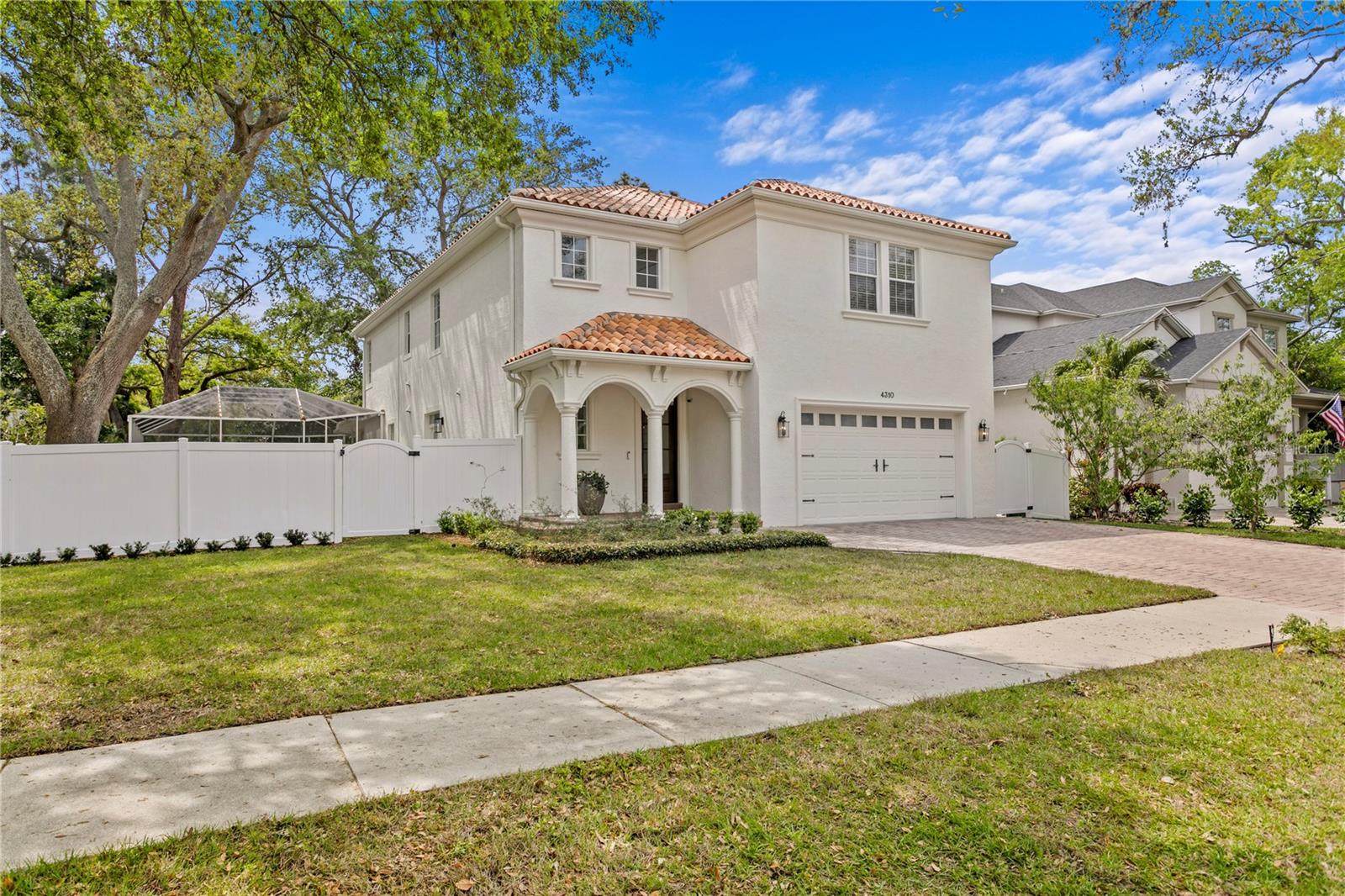 Listing photo id 59 for 4310 Sevilla Street