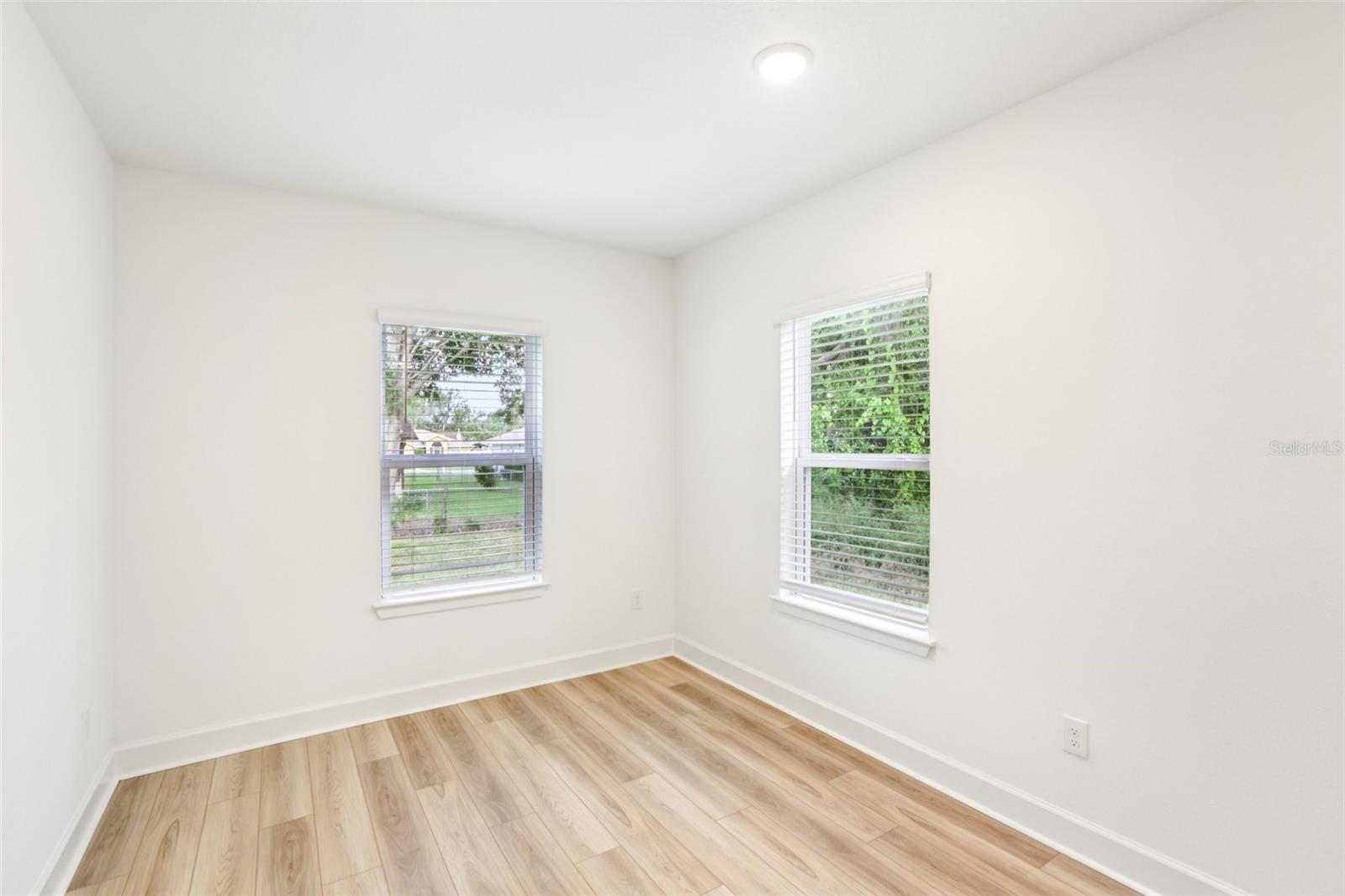 Image 13 of 40 For 245 Leafy Way Avenue