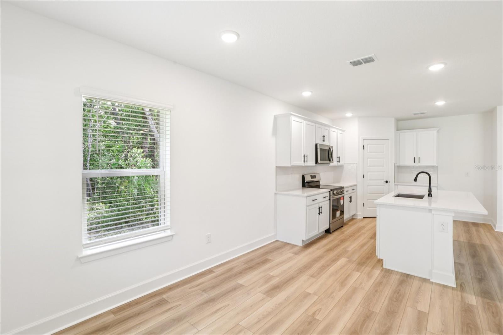 Image 14 of 40 For 245 Leafy Way Avenue