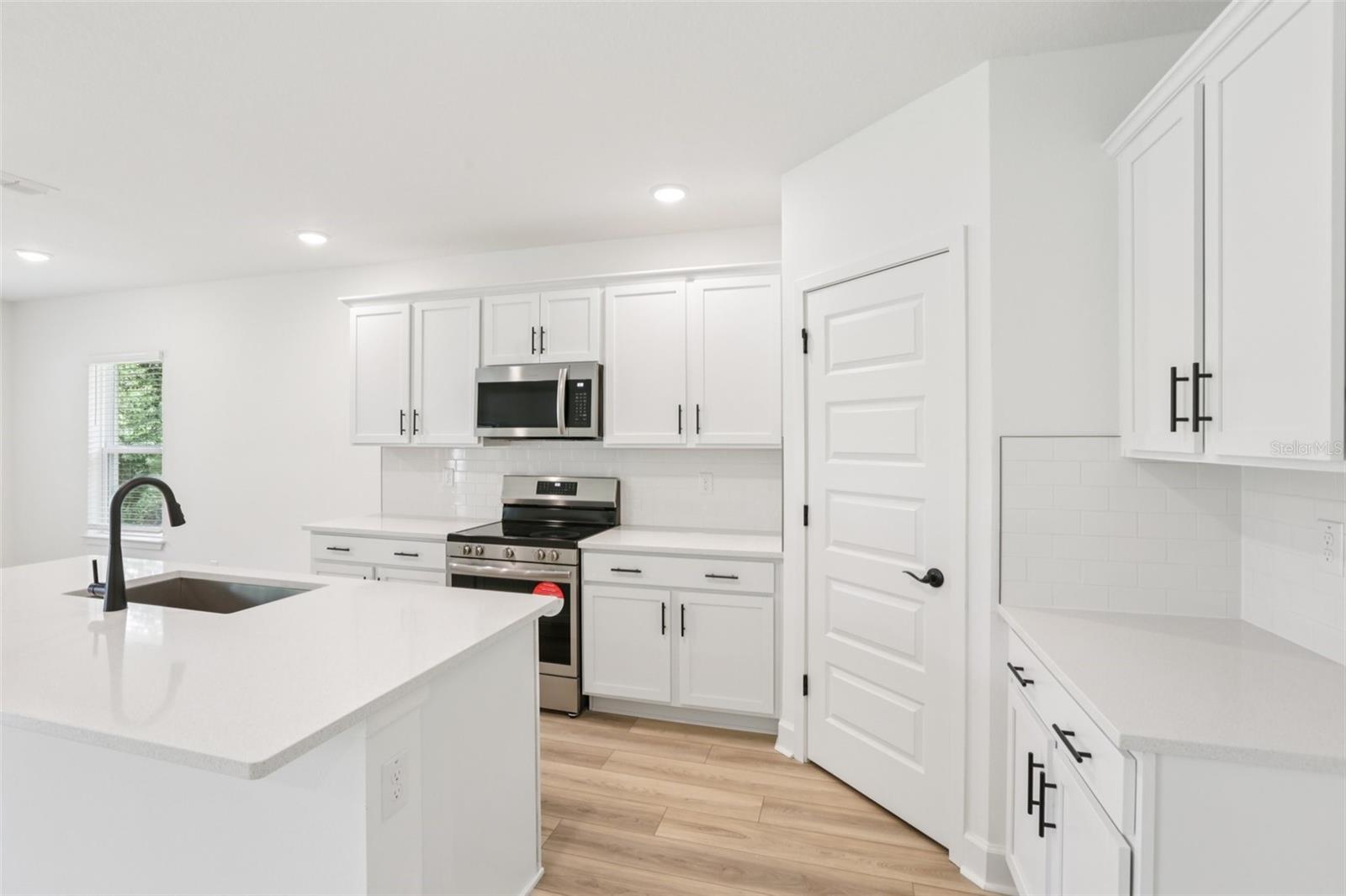 Image 16 of 40 For 245 Leafy Way Avenue