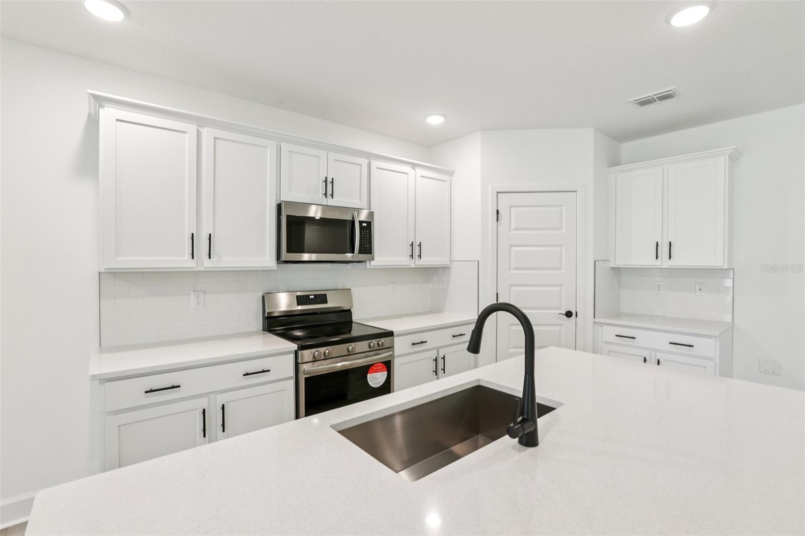 Image 18 of 40 For 245 Leafy Way Avenue
