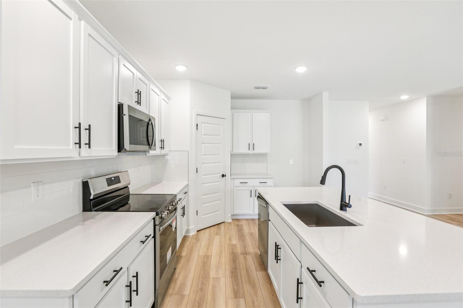 Image 19 of 40 For 245 Leafy Way Avenue