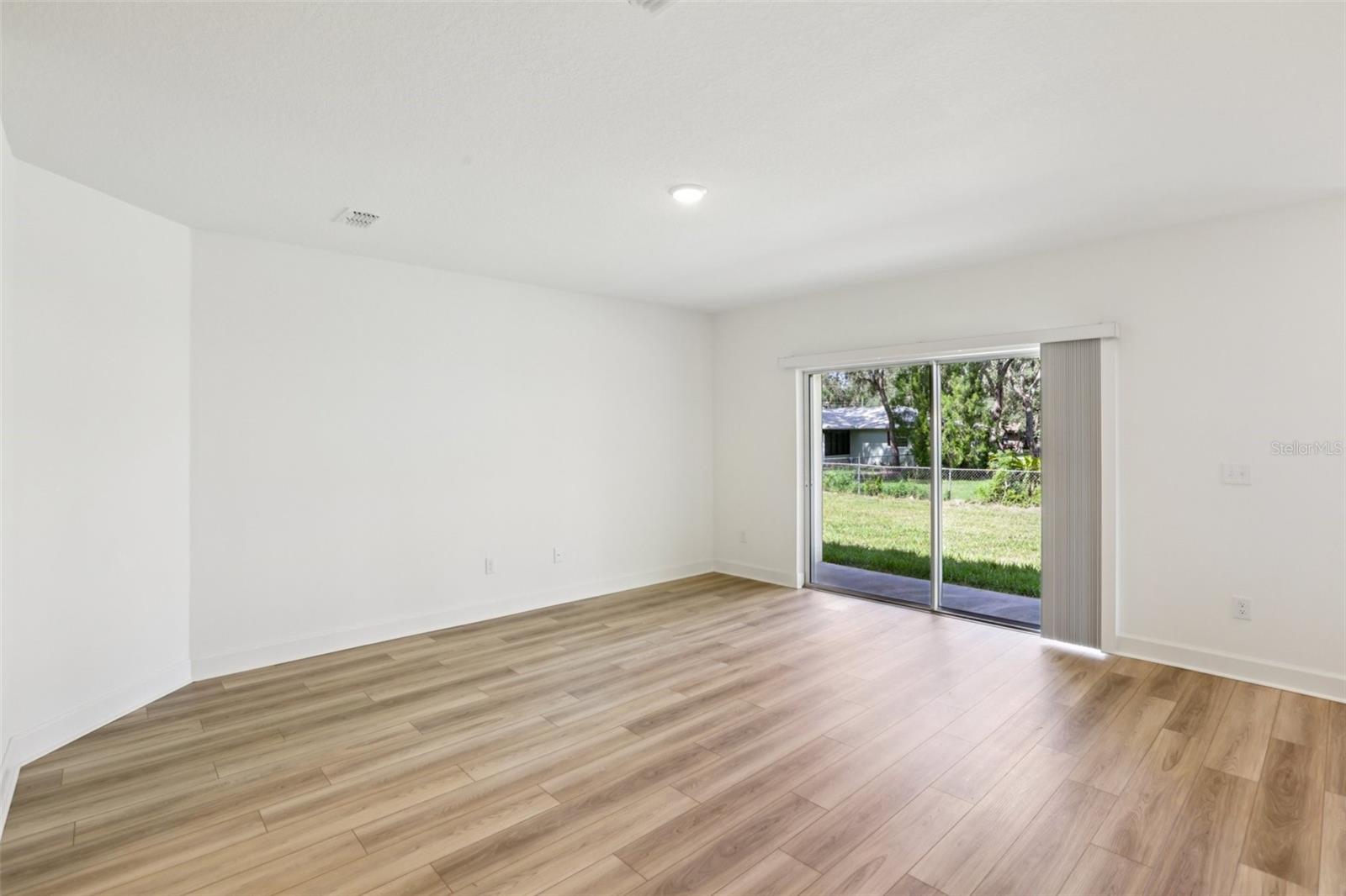 Image 8 of 40 For 245 Leafy Way Avenue