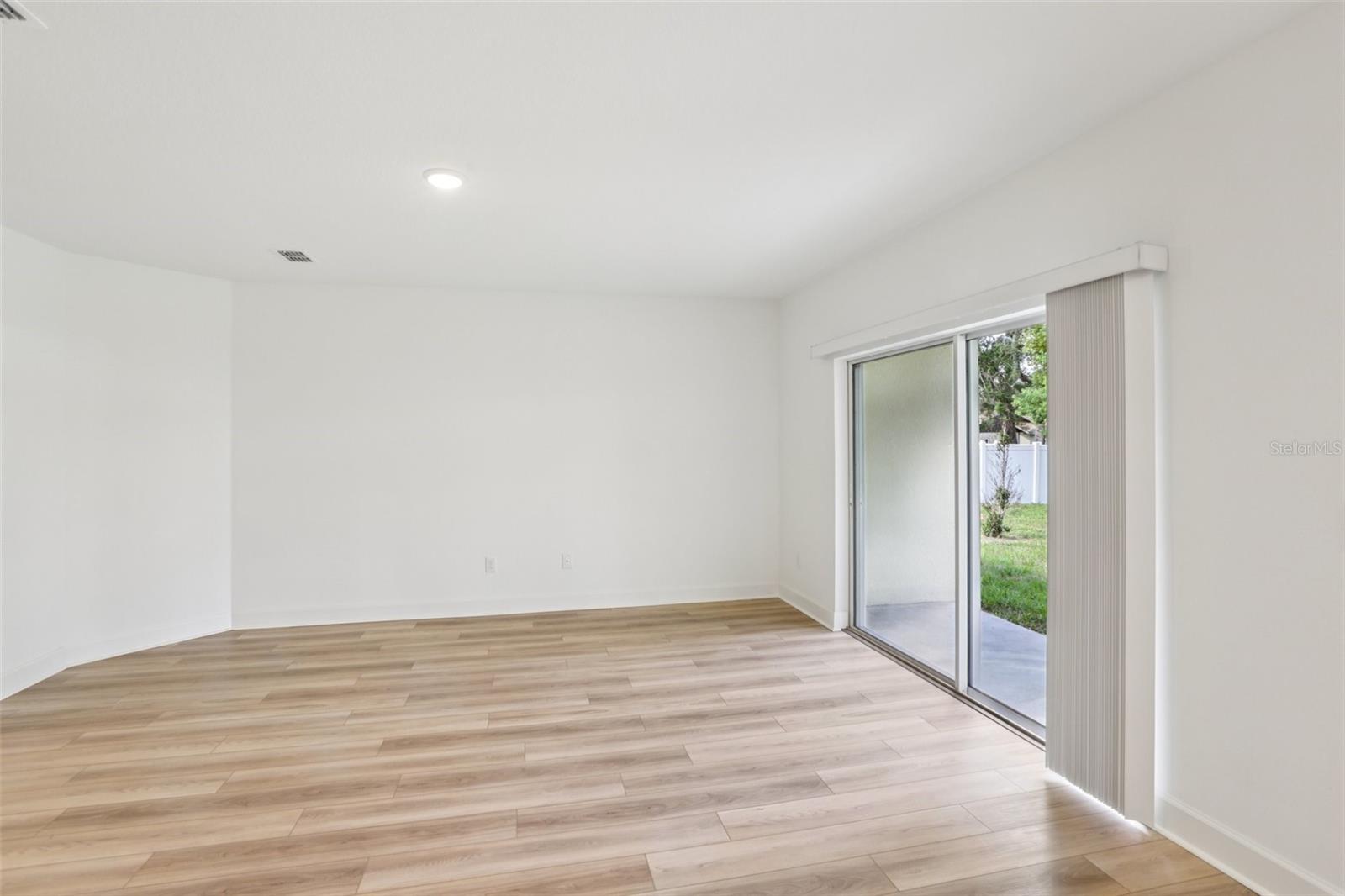 Image 9 of 40 For 245 Leafy Way Avenue