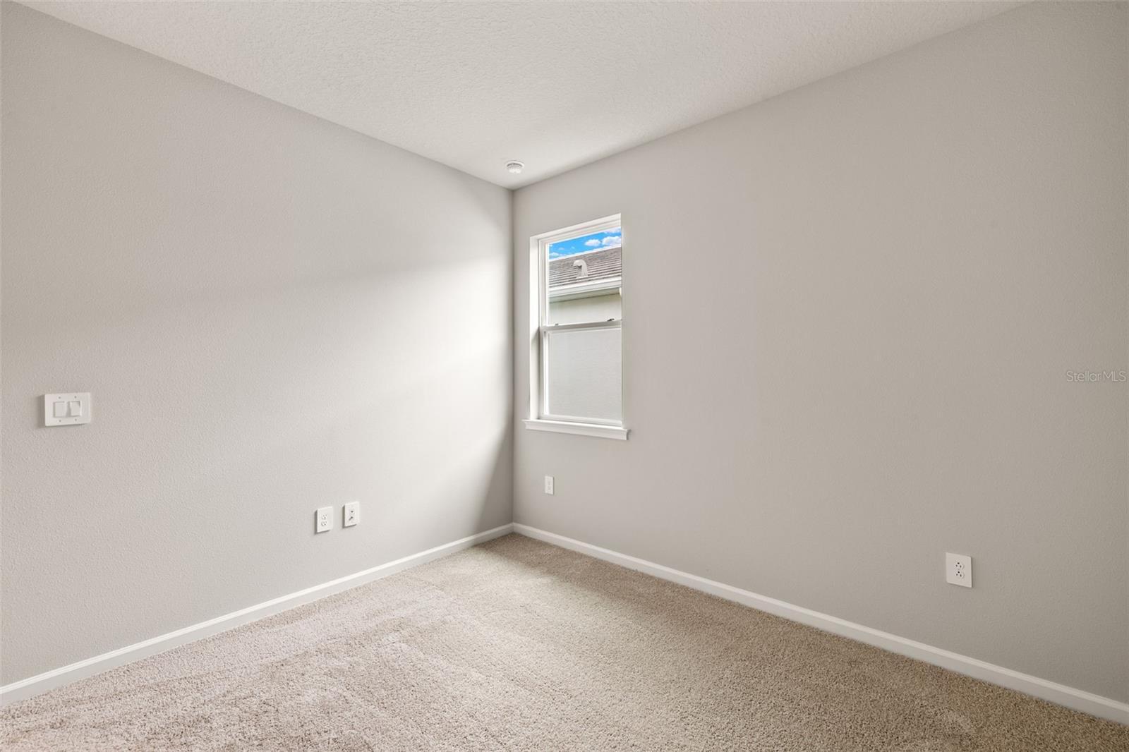 Image 19 of 39 For 17800 Solstice Avenue