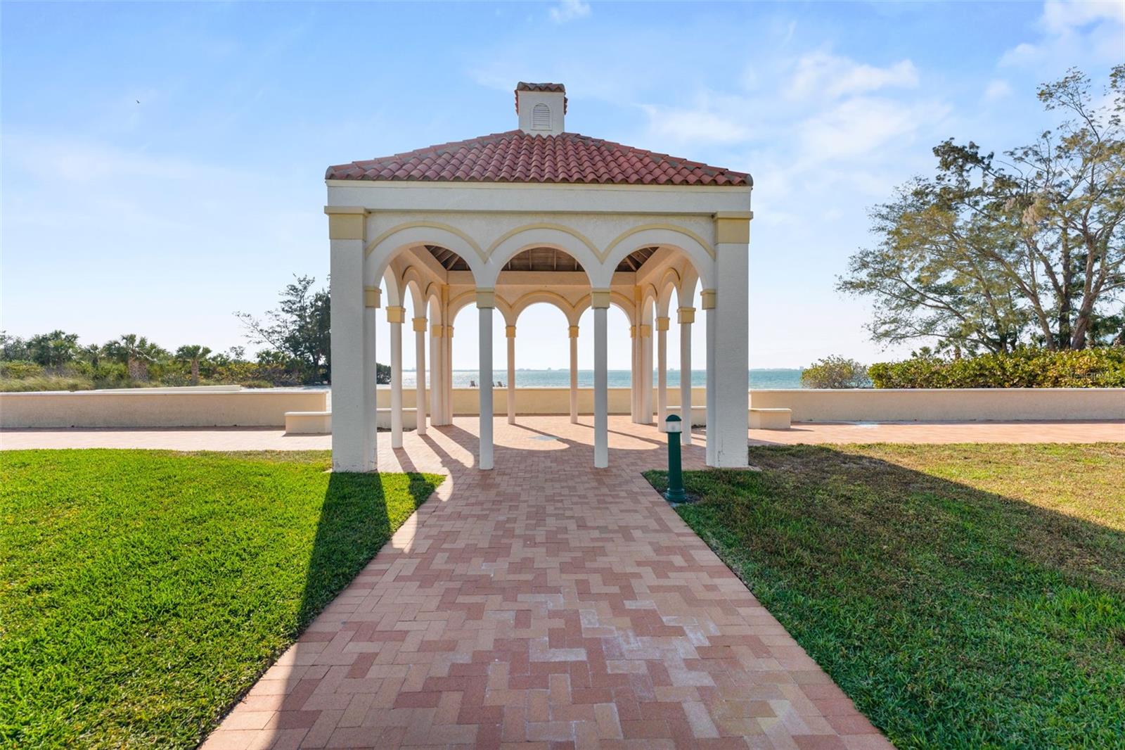 Image 32 of 36 For 4750 Dolphin Cay Lane S 209