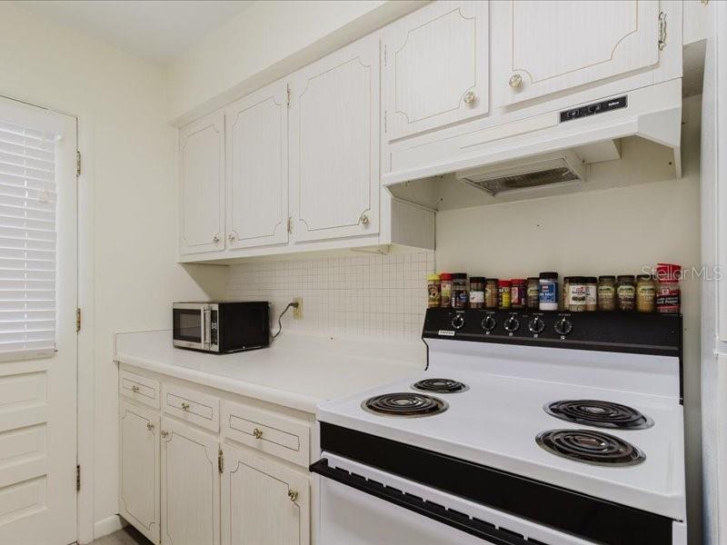 Listing photo id 13 for 2348 Shelley Street 2