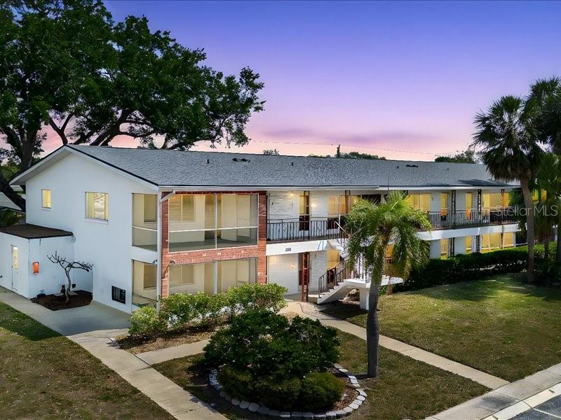 Listing photo id 0 for 2348 Shelley Street 2