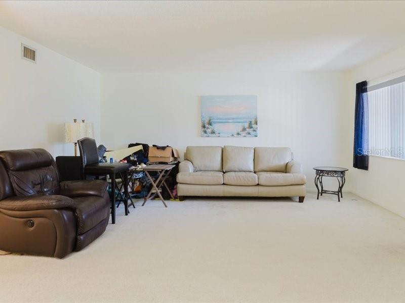 Listing photo id 4 for 2348 Shelley Street 2